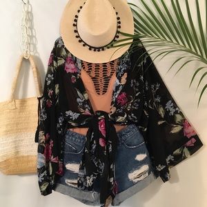 ✨New✨  Sheer Floral Kimono 👘 Wrap